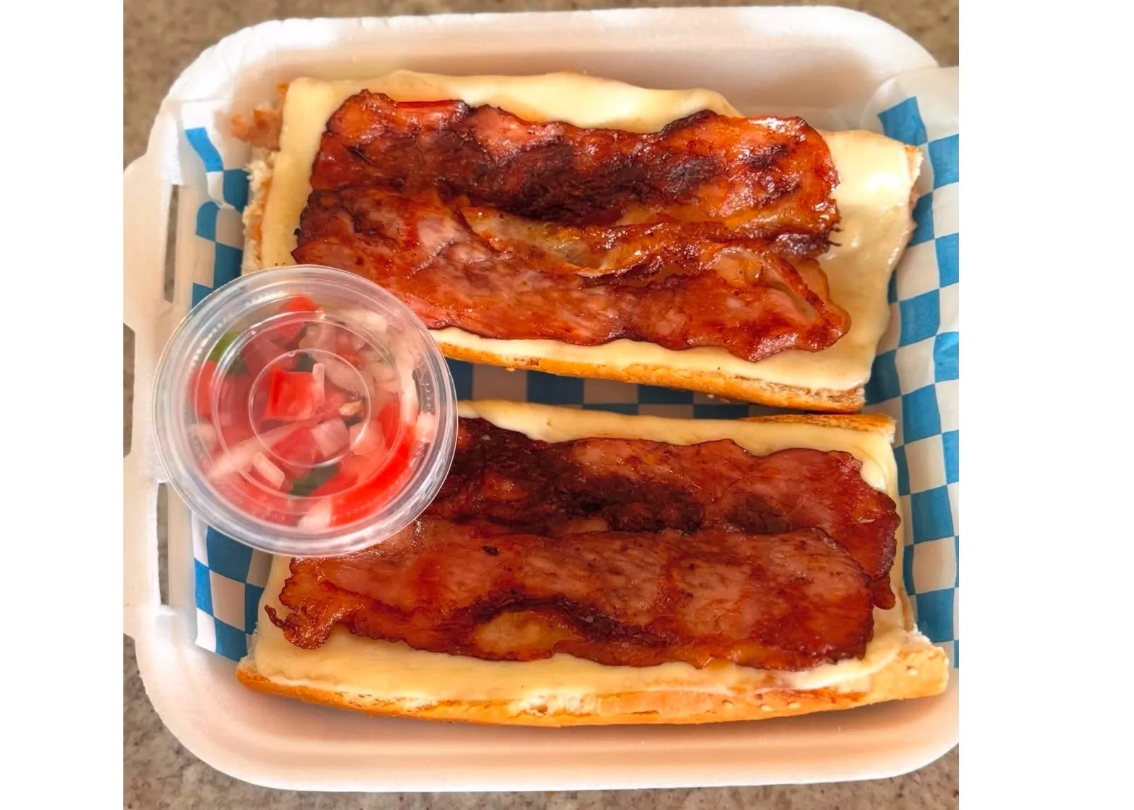 Menu item de Sorbos BREW: Café artesanal y platillos locales en México: Molletes