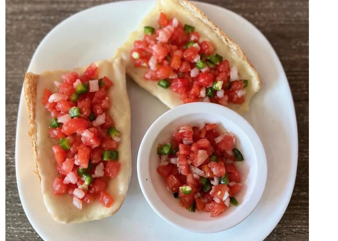 Menu item de Sorbos BREW: Café artesanal y platillos locales en México: Molletes sencillos