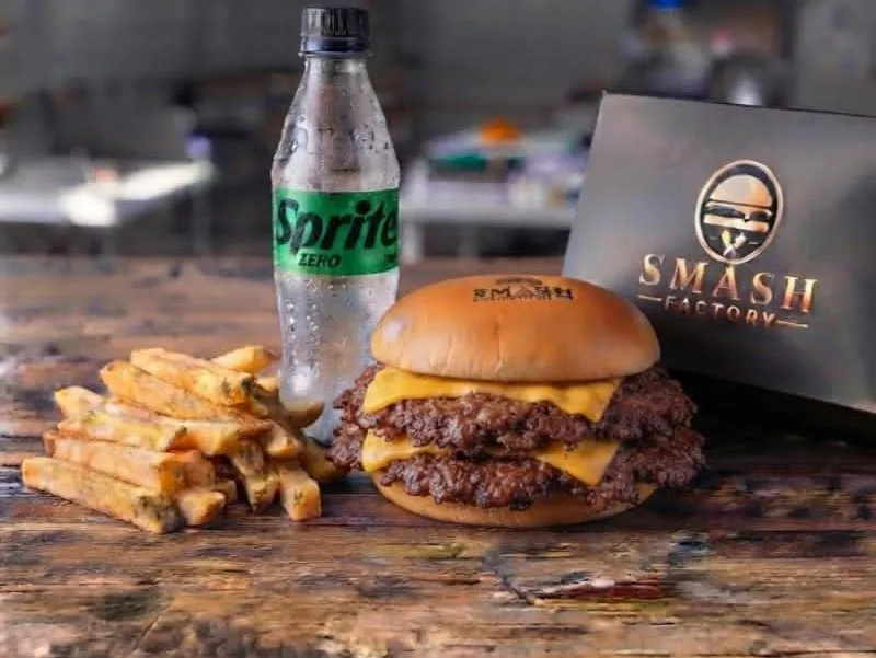 Menu item de Kitchen Factory | Delivery de Comida a Domicilio en México: Combo Double Smash