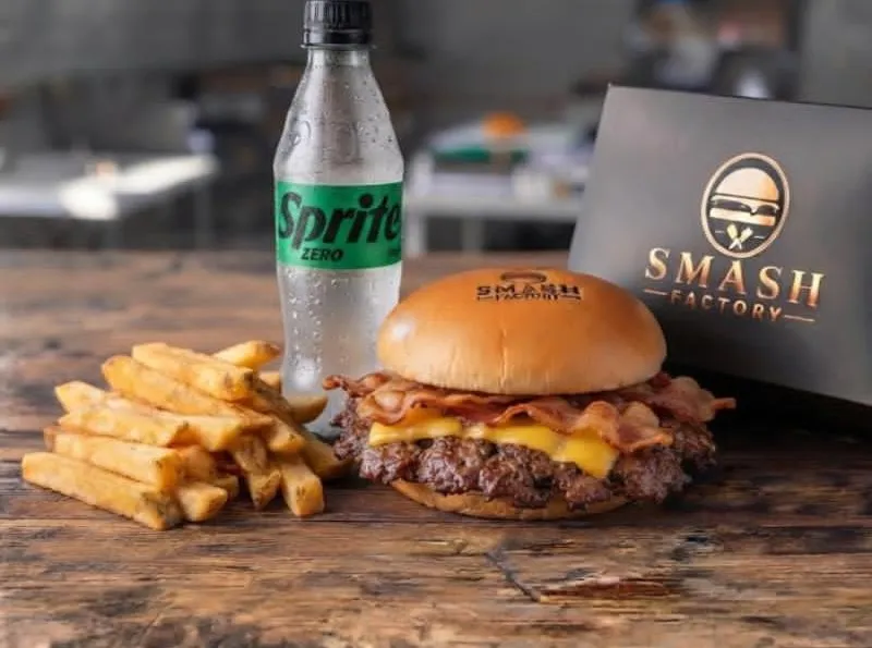 Menu item de Kitchen Factory | Delivery de Comida a Domicilio en México: Combo Smash Bacon