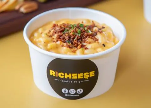 Menu item de Richeese MX – Experiencia Gastronómica Única en CDMX: Mac & Rich y Tocino