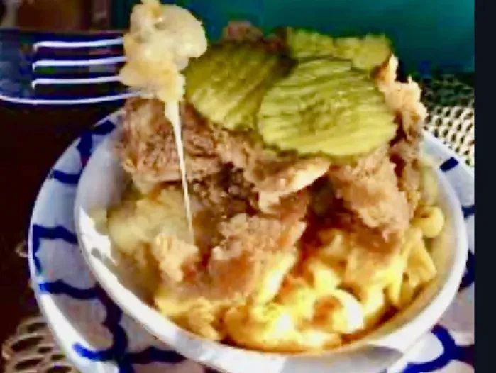 Menu item de Hot Mamma´s Hot Chicken – Nashville en la Condesa CDMX: Mashed Potato Bowl con Pollo