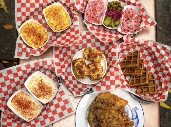 Menu item de Hot Mamma´s Hot Chicken – Nashville en la Condesa CDMX: Paquete Enamores