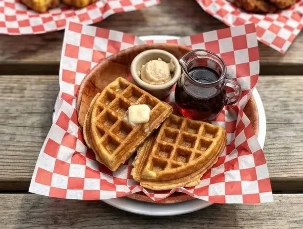 Menu item de Hot Mamma´s Hot Chicken – Nashville en la Condesa CDMX: Simply Waffles