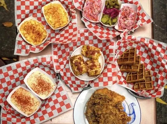 Menu item de Hot Mamma´s Hot Chicken – Nashville en la Condesa CDMX: Family/Fiesta Package