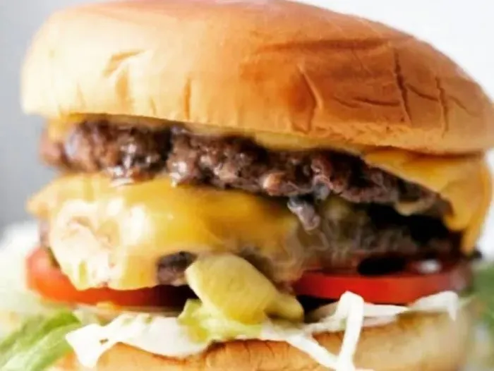 Menu item de Hot Mamma´s Hot Chicken – Nashville en la Condesa CDMX: The Classic Double Butter Burger