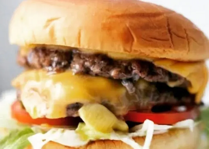Menu item de Hot Mamma´s Hot Chicken – Nashville en la Condesa CDMX: The Classic Double Butter Burger